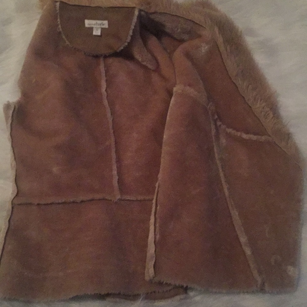 Suede/Faux Fur Beige Vest - Picture 3 of 3